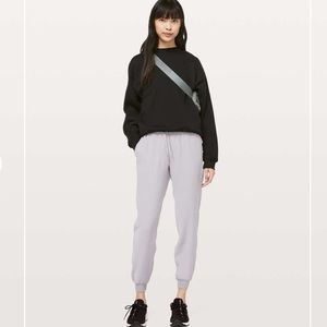 Lululemon On The Fly Jogger Silverscreen